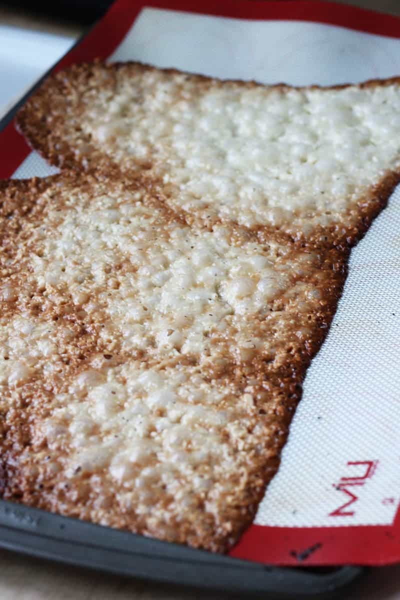 Authentic Swedish Almond Cookie Recipe with almonds, butter, sugar, flour and cream. I had SO MUCH FUN making these! Try making these at Christmas with your friends or any special occasion. | FusionCraftiness.com