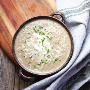 French Mushroom Soup, a creamy and earthy soup perfectly seasoned with shallots, sherry, garlic and parmesan. A quick and easy soup for everyday, try it! | FusionCraftiness.com