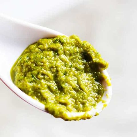 How to make Thai Green Curry, homemade curry is the best! Fresh, vibrant and you have control over the heat:) | FusionCraftiness.com | curry, thai green curry paste, thai recipe, Kreaung Geng Geng Gwio Warn