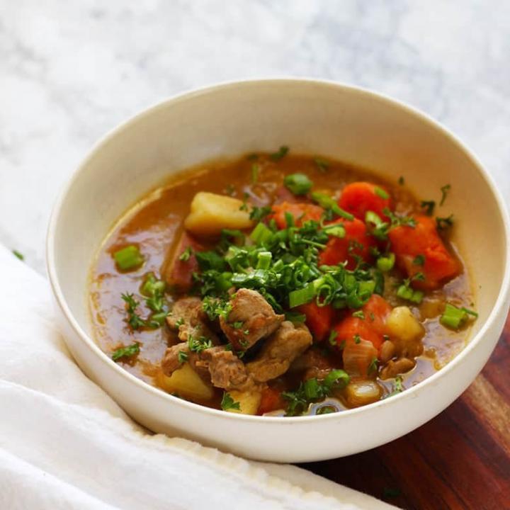 Traditional Easy Irish Stew Made Easy & Authentic with Lamb. This hearty stew with a thick gravy sauce can be made in a slow cooker or crockpot, perfect for dinner on a cold Winters' day. Make this for the family or for a crowd, this recipe easily scales up or down. Make this easy and healthy stew today!